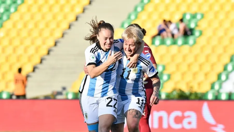 Fútbol: las chicas argentinas golearon a Uruguay en la Copa América Femenina Fútbol: las chicas argentinas golearon a Uruguay en la Copa América Femenina