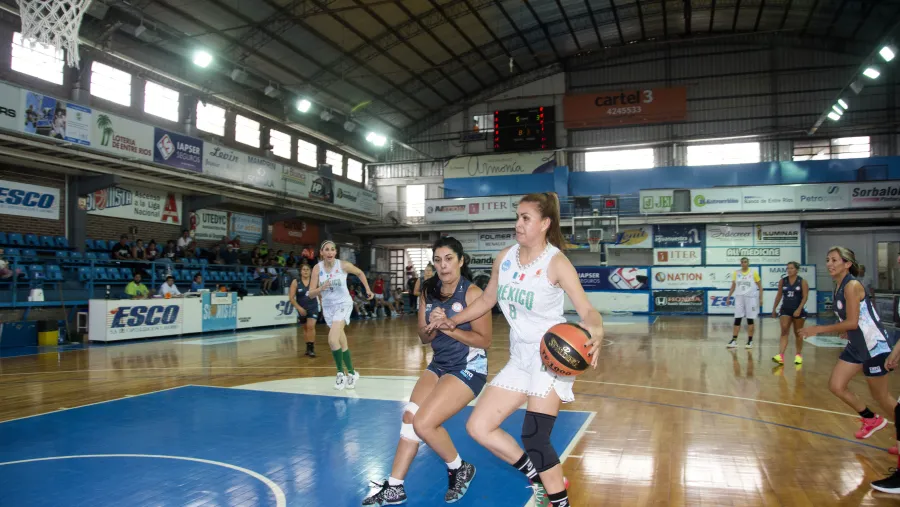 Maxibásquetbol: el Panamericano continuó este martes en Estudiantes, Olimpia y Sionista Maxibásquetbol: el Panamericano continuó este martes en Estudiantes, Olimpia y Sionista