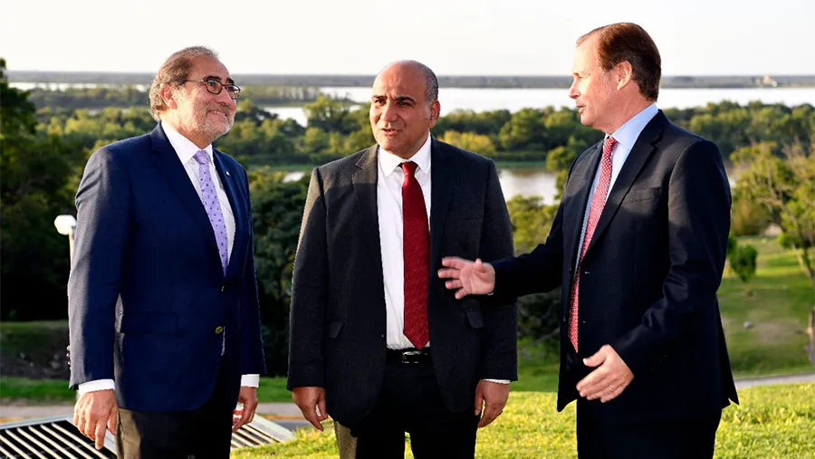 El embajador argentino en Estados Unidos, Jorge Argüello; el jefe de Gabinete de Ministros de la Nación, Juan Manzur; y el gobernador Gustavo Bordet. El embajador argentino en Estados Unidos, Jorge Argüello; el jefe de Gabinete de Ministros de la Nación, Juan Manzur; y el gobernador Gustavo Bordet.