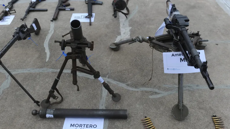 Algunas de las armas secuestradas durante el operativo contra la megabanda. Algunas de las armas secuestradas durante el operativo contra la megabanda.