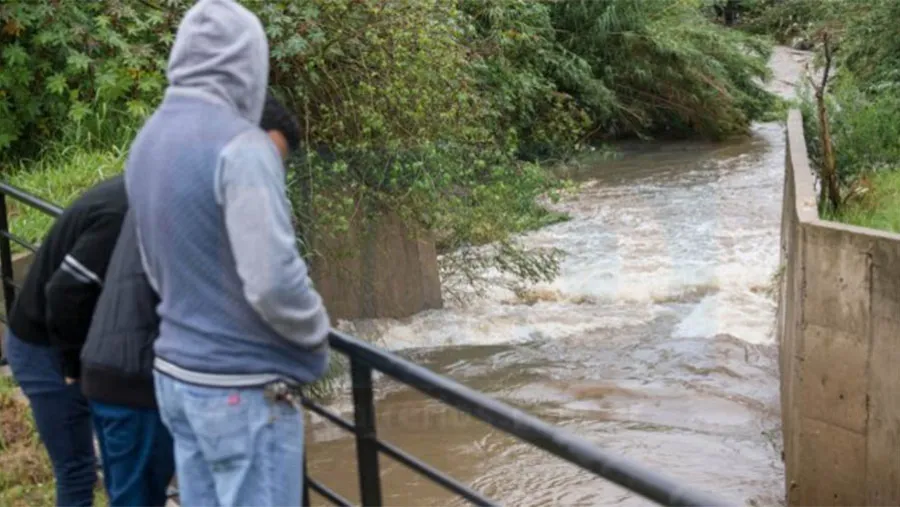 La correntada sobre el Arroyo Antoñico no disminuye y eso dificulta la búsqueda. (Fotografía diario Uno). La correntada sobre el Arroyo Antoñico no disminuye y eso dificulta la búsqueda. (Fotografía diario Uno).