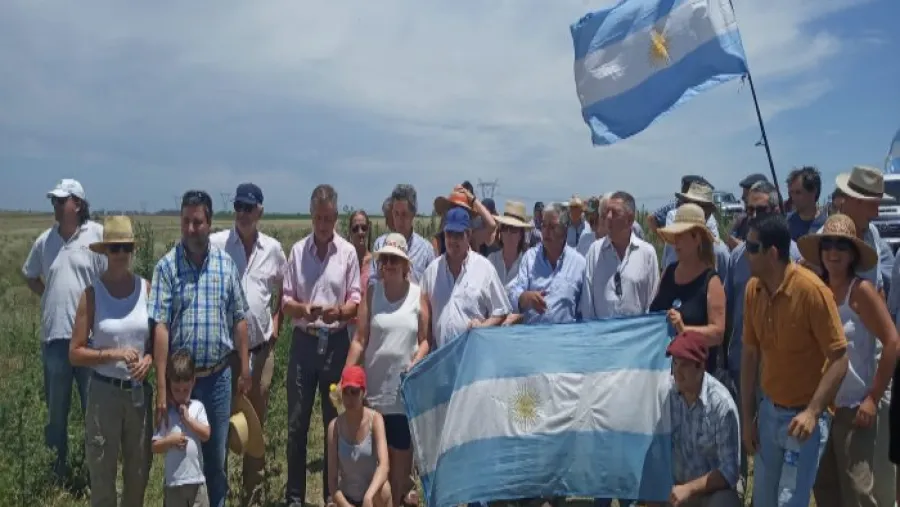 En asamblea, productores pidieron que intervenga la justicia por la usurpación de un campo En asamblea, productores pidieron que intervenga la justicia por la usurpación de un campo