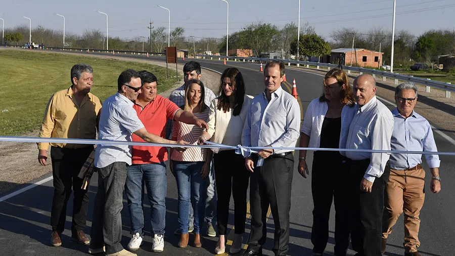 El gobernador Gustavo Bordet inauguró el Acceso Sur a Villaguay, entre otras obras y aportes que hizo en ese Departamento. El gobernador Gustavo Bordet inauguró el Acceso Sur a Villaguay, entre otras obras y aportes que hizo en ese Departamento.