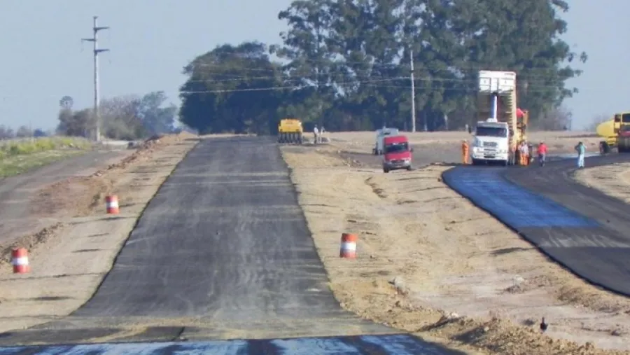 La Ruta Nacional 18 es considerada estratégica porque cruza Entre Ríos de Oeste a Este y vincula a Paraná con Concordia. La Ruta Nacional 18 es considerada estratégica porque cruza Entre Ríos de Oeste a Este y vincula a Paraná con Concordia.