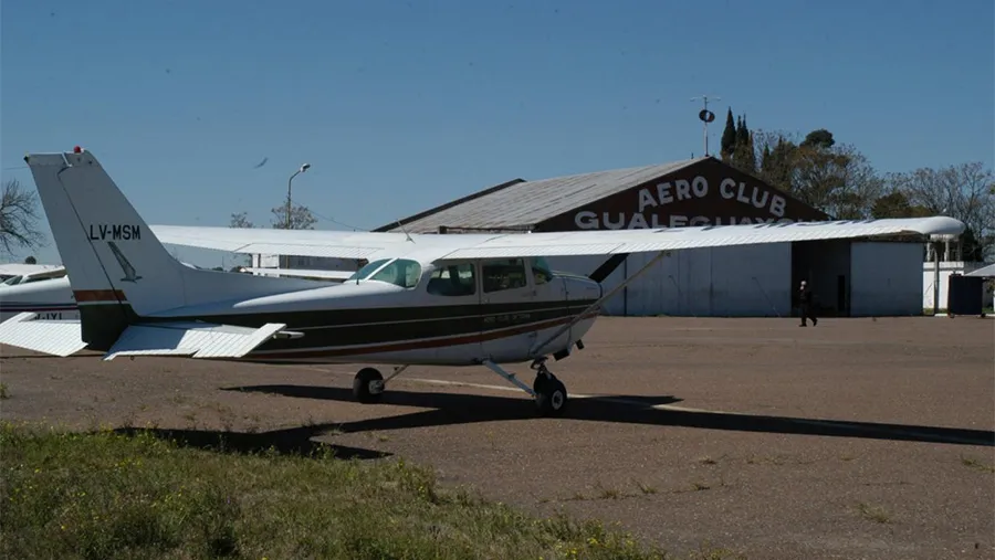 El aeródromo de Gualeguaychú permanece clausurado para vuelos sanitarios, pero lo habilitan por horas para instancias comerciales. El aeródromo de Gualeguaychú permanece clausurado para vuelos sanitarios, pero lo habilitan por horas para instancias comerciales.