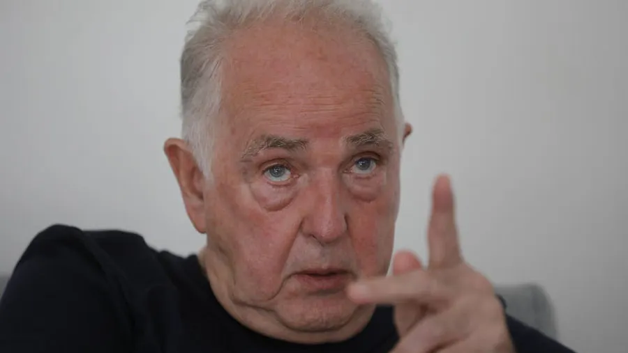 Jorge Bacigalupo fue quien entregó al diario La Nación los cuadernos de su amigo Oscar Centeno, en los que se encontraba una detallada reseña de los viajes de los funcionarios kirchneristas; a dos años, no se arrepiente de nada. Jorge Bacigalupo fue quien entregó al diario La Nación los cuadernos de su amigo Oscar Centeno, en los que se encontraba una detallada reseña de los viajes de los funcionarios kirchneristas; a dos años, no se arrepiente de nada.