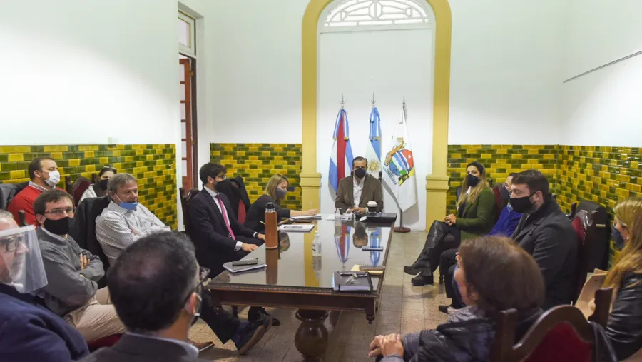 Bahl analizó junto a su gabinete la fase de distanciamiento social y obras a realizar Bahl analizó junto a su gabinete la fase de distanciamiento social y obras a realizar