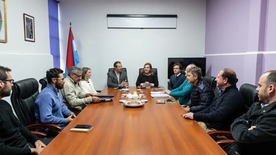 Bahl gestiona obras viales que realizará en Paraná tras asumir la Intendencia Bahl gestiona obras viales que realizará en Paraná tras asumir la Intendencia