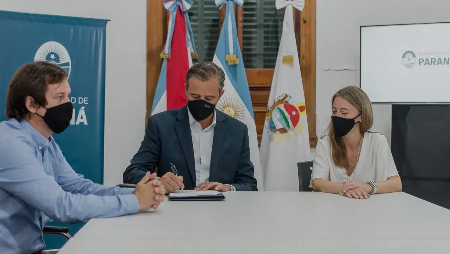 Bahl firma contrato puente Manuel Gálvez Bahl firma contrato puente Manuel Gálvez
