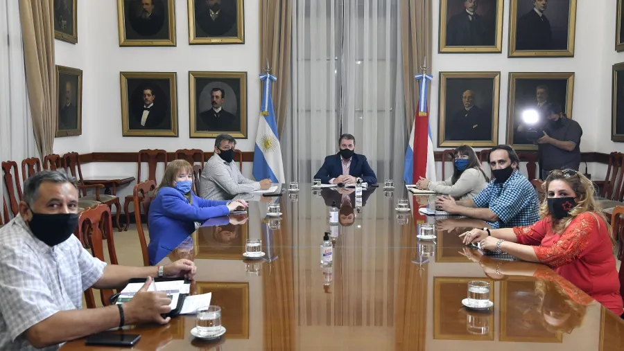 La provincia mejoró la propuesta salarial a los gremios estatales La provincia mejoró la propuesta salarial a los gremios estatales