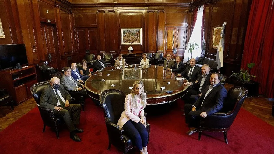 El directorio del Banco Nación decidió otorgar créditos específicos en Entre Ríos para la construcción y refacción de viviendas, y para ampliar la producción de las MiPyMEs. El directorio del Banco Nación decidió otorgar créditos específicos en Entre Ríos para la construcción y refacción de viviendas, y para ampliar la producción de las MiPyMEs.