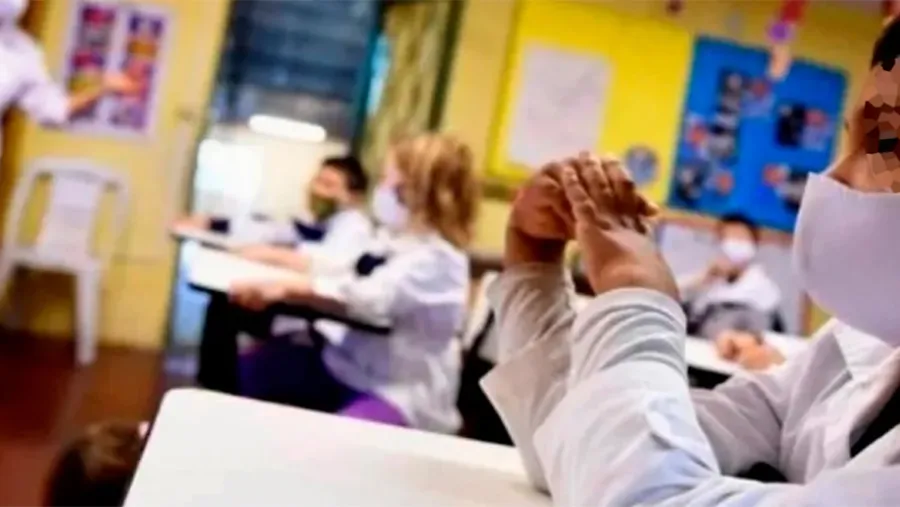 El diputado provincial Eduardo Solari exigió que el Consejo General de Educación disponga que no sea obligatorio el uso de barbijo en las escuelas entrerrianas. El diputado provincial Eduardo Solari exigió que el Consejo General de Educación disponga que no sea obligatorio el uso de barbijo en las escuelas entrerrianas.