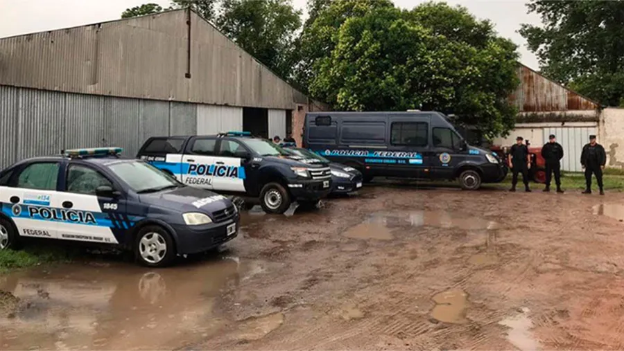 La fiesta electrónica se desarrollaba en el Aeroclub Basavilbaso. La Policía secuestró varias sustancias estupefacientes y hay diez detenidos. La fiesta electrónica se desarrollaba en el Aeroclub Basavilbaso. La Policía secuestró varias sustancias estupefacientes y hay diez detenidos.