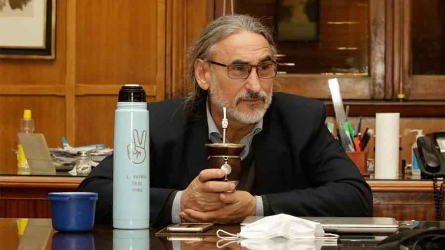 Luis Basterra es ministro de Agricultura, Ganadería y Pesca de la Nación. Luis Basterra es ministro de Agricultura, Ganadería y Pesca de la Nación.