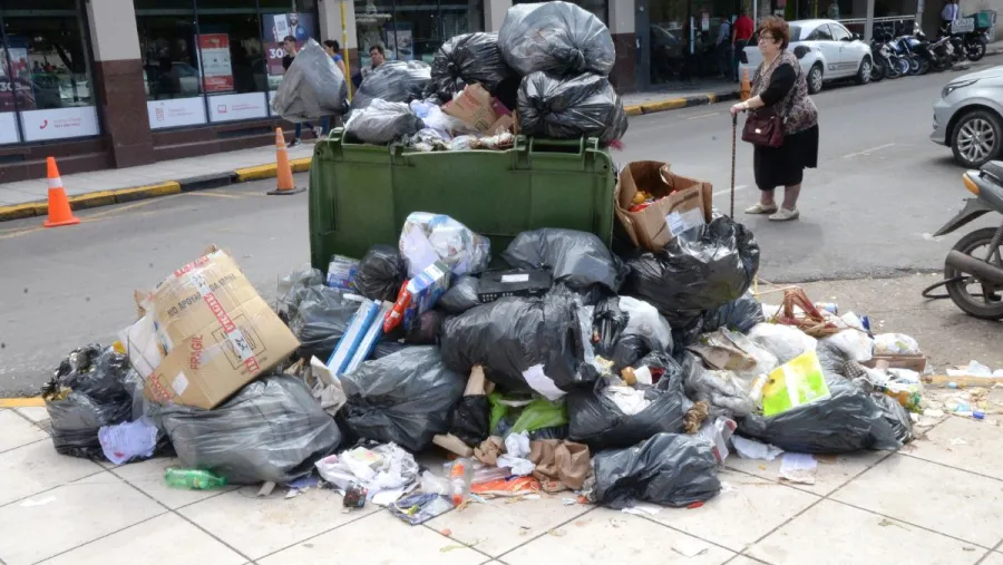 Basura en el centro de Paraná Basura en el centro de Paraná
