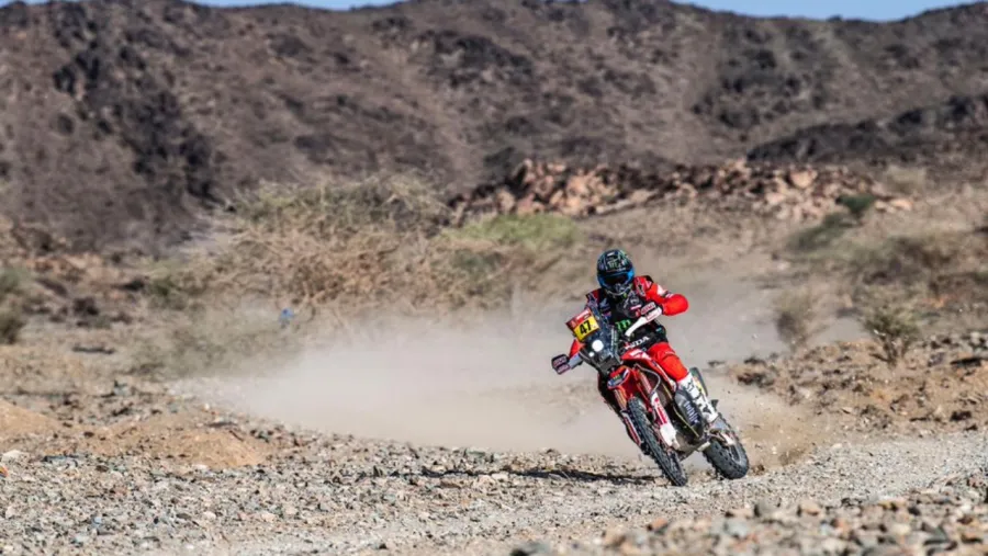Kevin Benavides Los argentinos Kevin Benavides y Manuel Andújar alcanzaron la gloria en el Rally Dakar