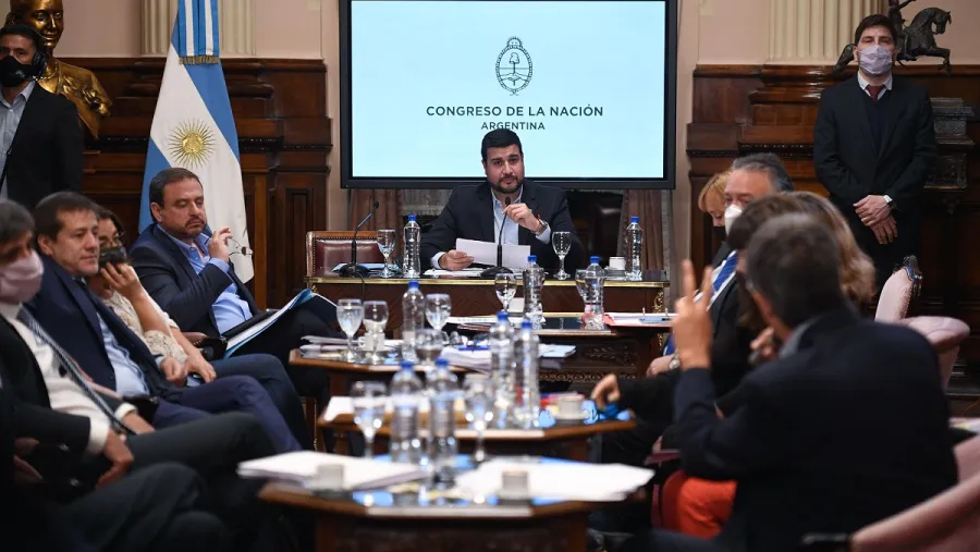 Antes del recambio legislativo, el FdT avaló en comisión 116 decretos de Fernández Antes del recambio legislativo, el FdT avaló en comisión 116 decretos de Fernández
