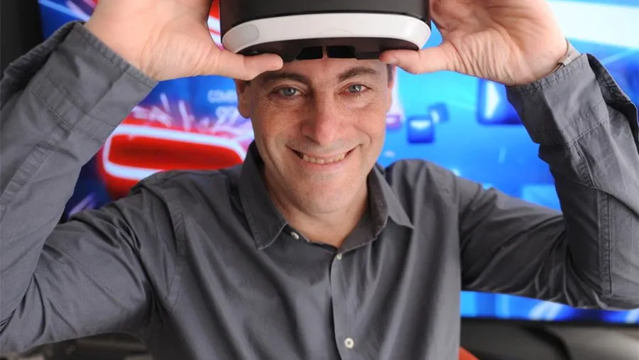 Lo que se viene. “Las realidades virtuales están madurando como nunca, por la combinación de cascos más livianos, precios más razonables y el 5G”, dice Bilinkis. Lo que se viene. “Las realidades virtuales están madurando como nunca, por la combinación de cascos más livianos, precios más razonables y el 5G”, dice Bilinkis.