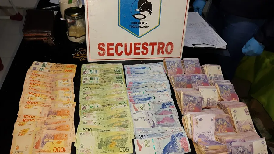 Dos personas quedaron detenidas en el marco de una investigación por narcomenudeo. Dos personas quedaron detenidas en el marco de una investigación por narcomenudeo.