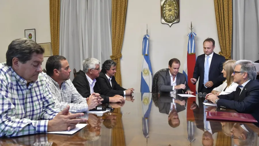 Bordet firmó contratos de obras educativas y hospitalarias Bordet firmó contratos de obras educativas y hospitalarias