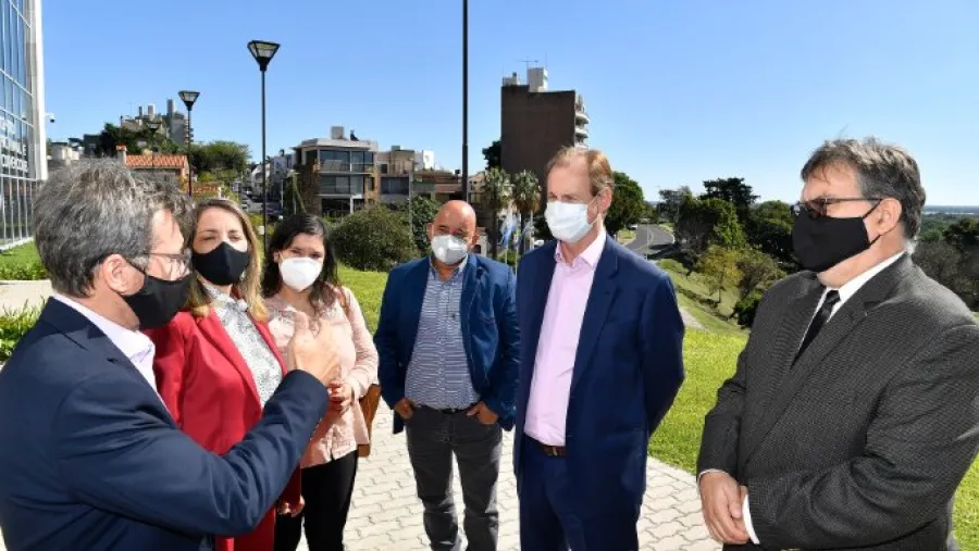 Bordet firmó los contratos para iniciar obras sanitarias y de gas en cuatro localidades Bordet firmó los contratos para iniciar obras sanitarias y de gas en cuatro localidades
