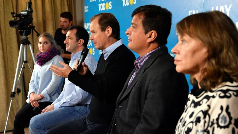 Bordet junto a los candidatos este domingo Bordet junto a los candidatos este domingo