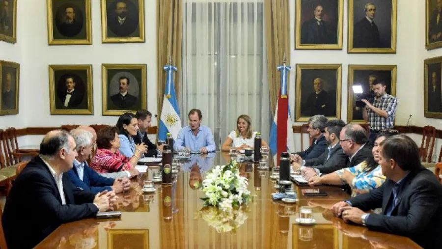 Senadores trabajaron con Bordet la agenda legislativa para este año Senadores trabajaron con Bordet la agenda legislativa para este año