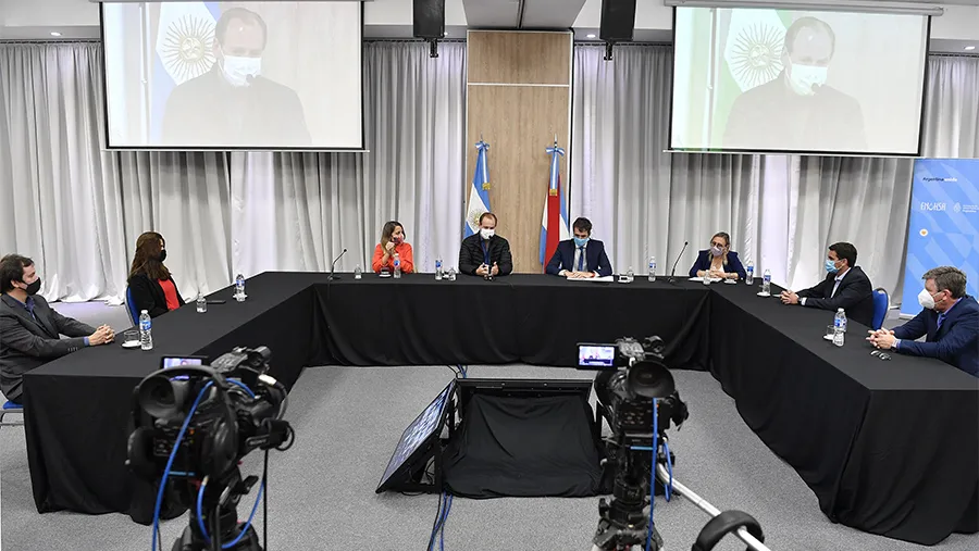 El gobernador agradeció la logística de los Municipios “para una campaña de vacunación que es totalmente atípica, porque en estos meses vacunamos lo que se vacuna en todo en un año con la totalidad de vacunas que tiene la provincia”. El gobernador agradeció la logística de los Municipios “para una campaña de vacunación que es totalmente atípica, porque en estos meses vacunamos lo que se vacuna en todo en un año con la totalidad de vacunas que tiene la provincia”.