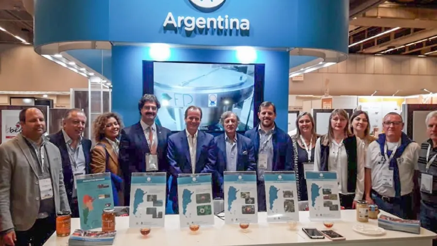 Bordet junto a productores en la feria de Canadá Bordet junto a productores en la feria de Canadá