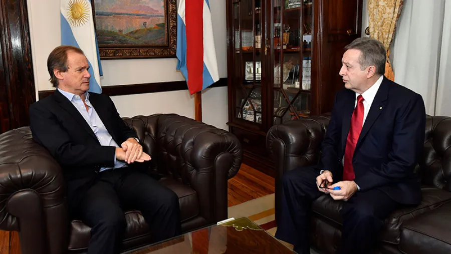 Bordet con el cónsul uruguayo Darío Estades Rodao Bordet con el cónsul uruguayo Darío Estades Rodao