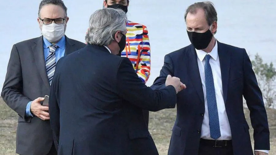 Bordet y Fernádez se saludan acto Hidrovía Bordet y Fernádez se saludan acto Hidrovía
