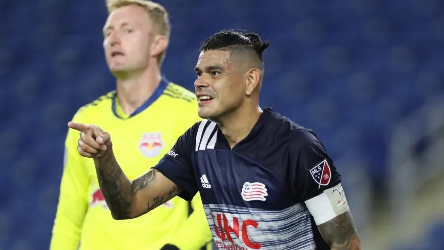 Fútbol: el entrerriano Gustavo Bou integra el equipo ideal de la temporada de la MLS Fútbol: el entrerriano Gustavo Bou integra el equipo ideal de la temporada de la MLS