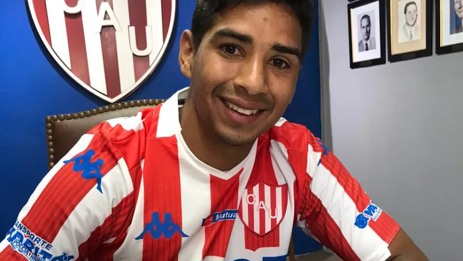 Brian Duarte El paranaense Brian Duarte firmó su primer contrato con Unión de Santa Fe