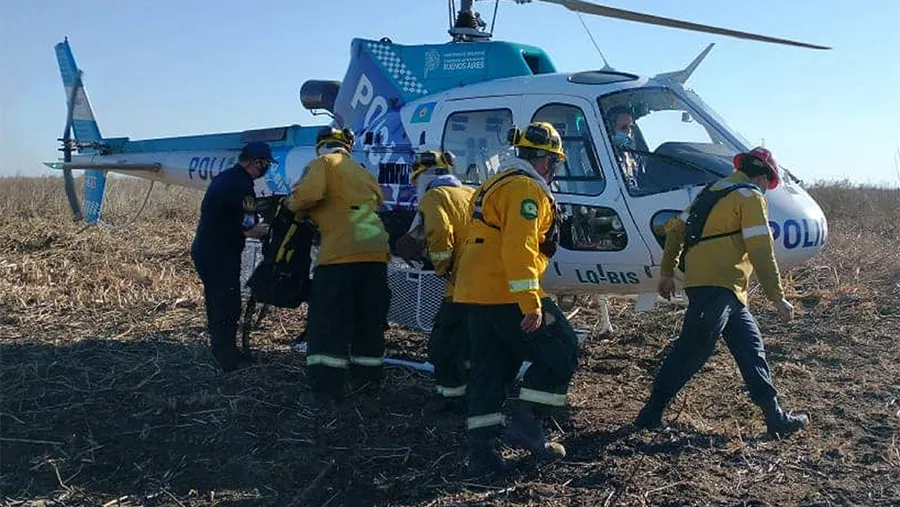 Con aviones hidrantes, helicópteros y brigadas terrestres se combaten los incendios en la zona del delta entrerriano. Con aviones hidrantes, helicópteros y brigadas terrestres se combaten los incendios en la zona del delta entrerriano.
