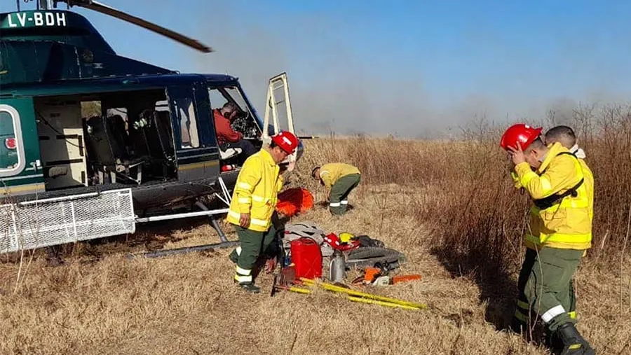 El operativo de los brigadistas para controlar el incendio en la zona del Delta comenzó hoy a las 9, conformándose tres cuadrillas de trabajo. El operativo de los brigadistas para controlar el incendio en la zona del Delta comenzó hoy a las 9, conformándose tres cuadrillas de trabajo.