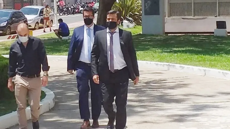 Buffa junto a sus abogados Buffa junto a sus abogados