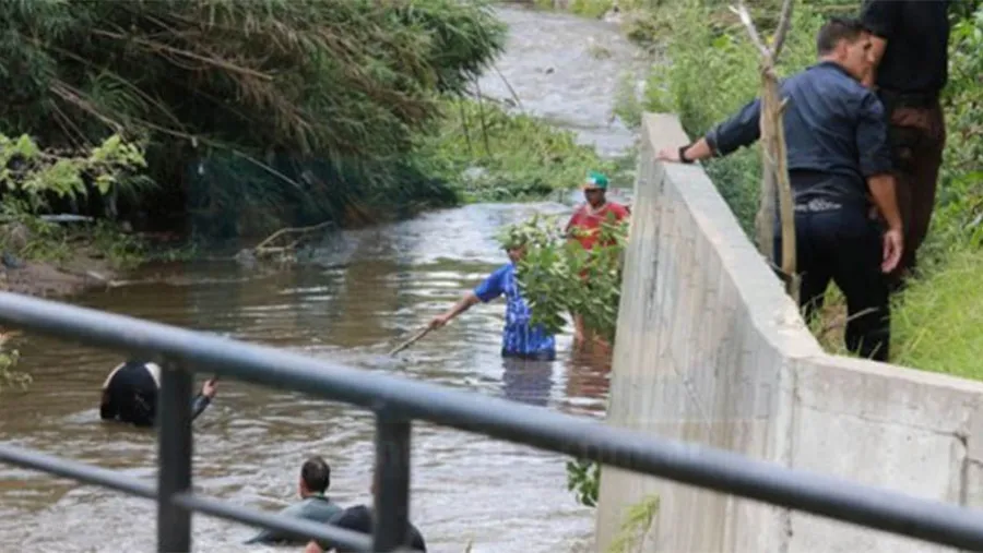 Es intenso el operativo de búsqueda de Fiorella Furlán sobre el arroyo Antoñico y demás zona de influencia. (Foto: Diario Uno). Es intenso el operativo de búsqueda de Fiorella Furlán sobre el arroyo Antoñico y demás zona de influencia. (Foto: Diario Uno).