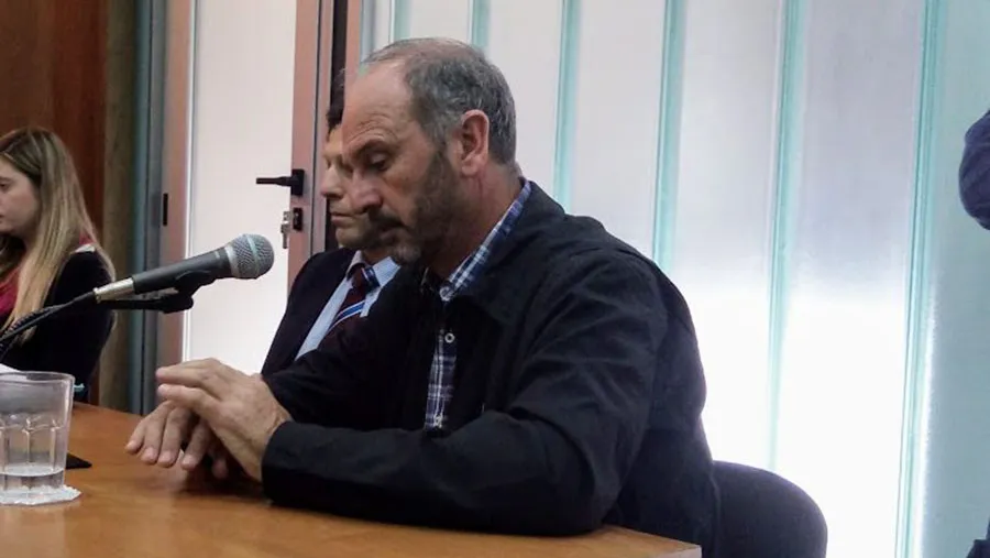 El empresario publicitario Jesús “Cuchi” Bustamante condenado en un juicio abreviado en la causa conocida mediáticamente como “de la vaca”, desembolsó al Estado entrerriano casi cinco millones de pesos por los daños causados a la Administración Pública. El empresario publicitario Jesús “Cuchi” Bustamante condenado en un juicio abreviado en la causa conocida mediáticamente como “de la vaca”, desembolsó al Estado entrerriano casi cinco millones de pesos por los daños causados a la Administración Pública.