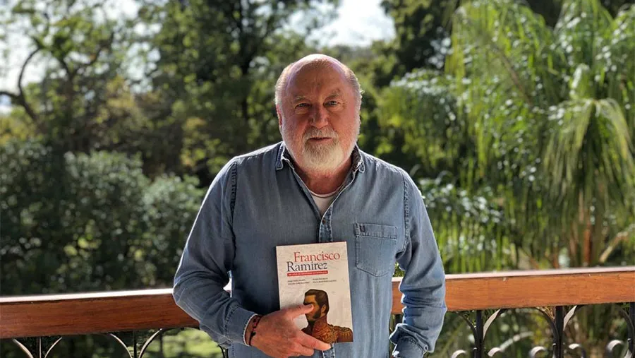 Jorge Busti presentando en sociedad el libro Francisco Ramírez: 200 años de identidad entrerriana. Jorge Busti presentando en sociedad el libro Francisco Ramírez: 200 años de identidad entrerriana.