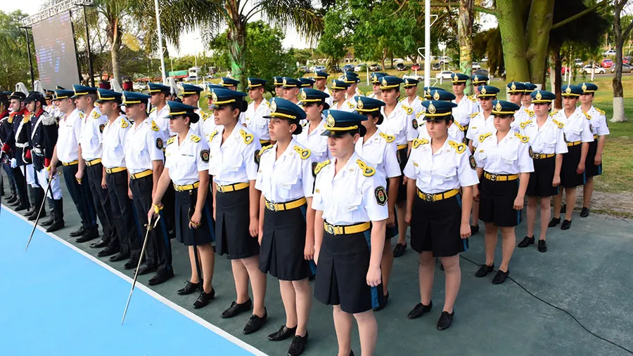 Finalizó el ciclo lectivo 2019 en la Escuela de Oficiales de Policía “Dr. Salvador Maciá”. Finalizó el ciclo lectivo 2019 en la Escuela de Oficiales de Policía “Dr. Salvador Maciá”.