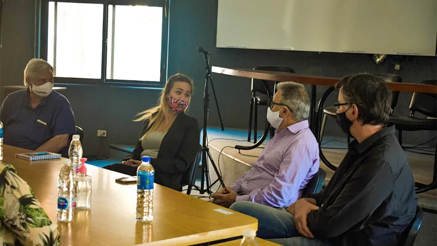 La subsecretaria de la Juventud, Brenda Ulman, se reunió con el titular de la Comisión Administradora para el Fondo Especial de Salto Grande (Cafesg), Luis Benedetto. La subsecretaria de la Juventud, Brenda Ulman, se reunió con el titular de la Comisión Administradora para el Fondo Especial de Salto Grande (Cafesg), Luis Benedetto.