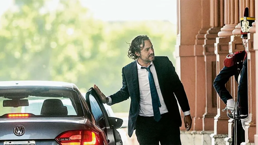 Santiago Cafiero encabezó las reuniones de Gabinete y reflejó la voz política del Presidente. Santiago Cafiero encabezó las reuniones de Gabinete y reflejó la voz política del Presidente.