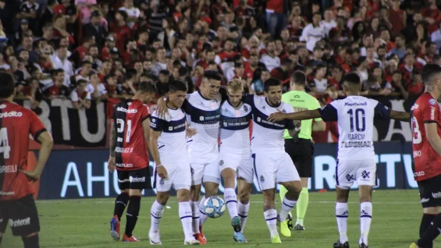 Con aporte entrerriano, Gimnasia La Plata goleó a Newell’s en Rosario Con aporte entrerriano, Gimnasia La Plata goleó a Newell’s en Rosario