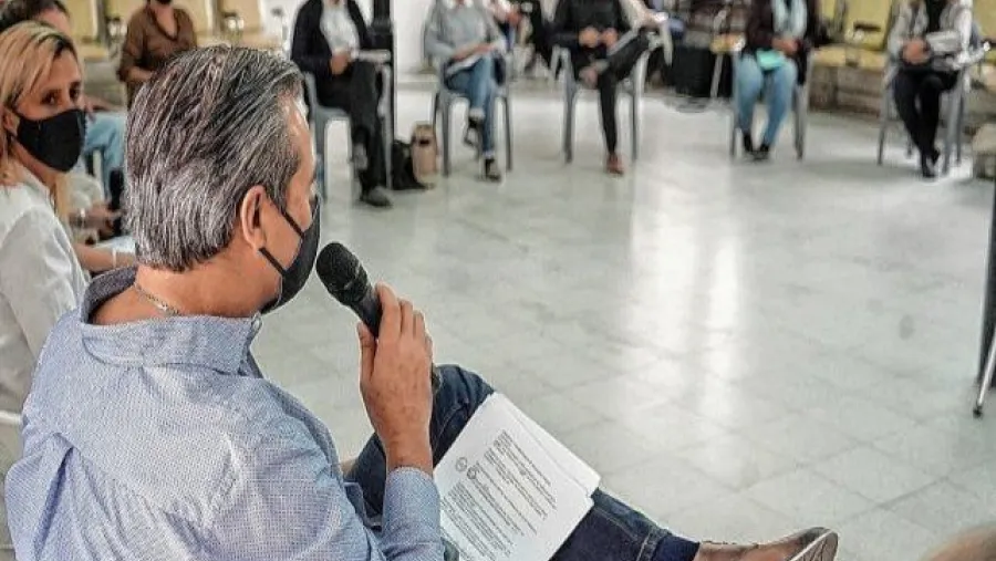 Adán Bahl con vecinos calle Racedo Adán Bahl con vecinos calle Racedo