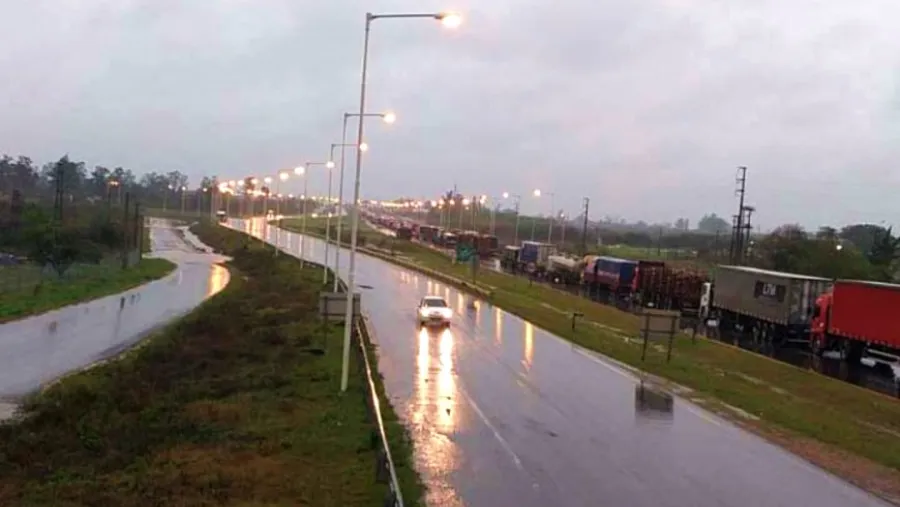 Sin respuestas a sus pedidos, transportistas podrían volver a protestar en la ruta Sin respuestas a sus pedidos, transportistas podrían volver a protestar en la ruta