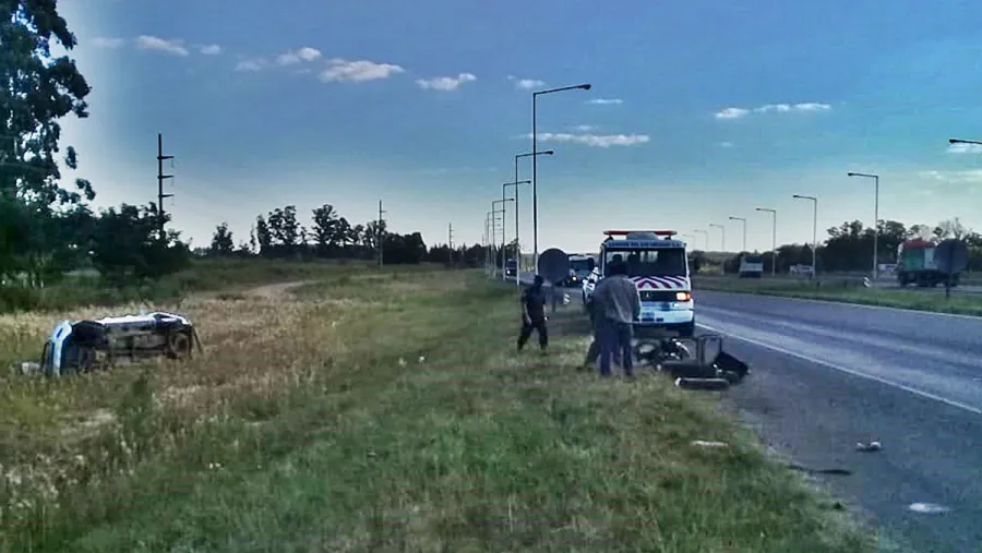 Una camioneta volcó en Autovía 14 Una camioneta volcó en Autovía 14