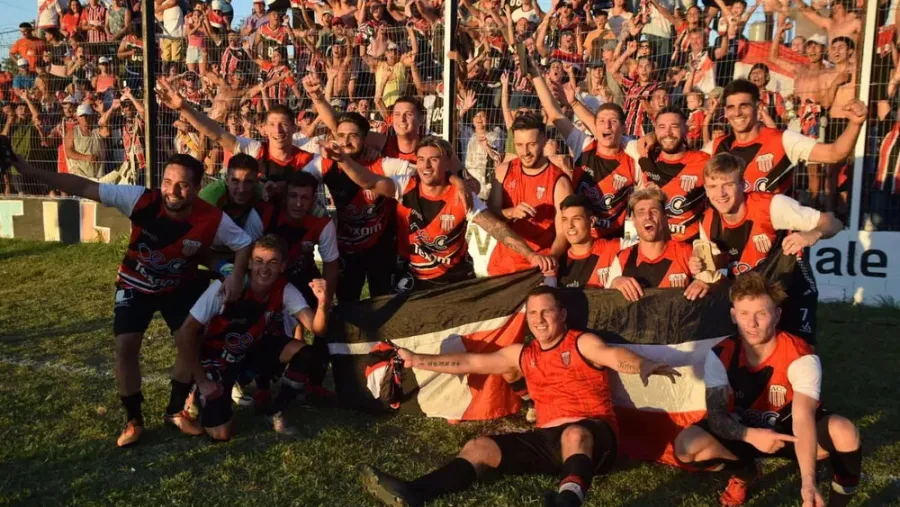 Fútbol: Arsenal de Viale y Cañadita Central definirán la Liga de Paraná Campaña Fútbol: Arsenal de Viale y Cañadita Central definirán la Liga de Paraná Campaña
