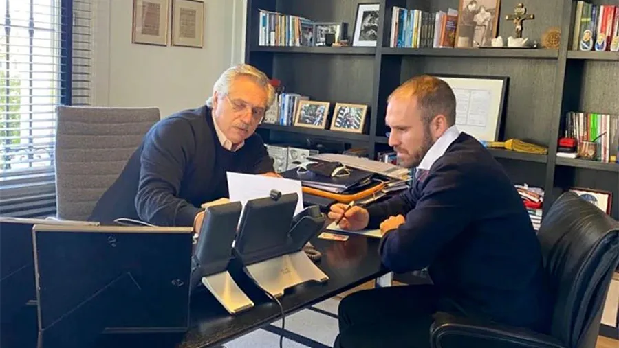 La reunión del Presidente Alberto Fernández con el ministro de Economía, Martín Guzmán se desarrolló hoy en la Quinta de Olivos. La reunión del Presidente Alberto Fernández con el ministro de Economía, Martín Guzmán se desarrolló hoy en la Quinta de Olivos.
