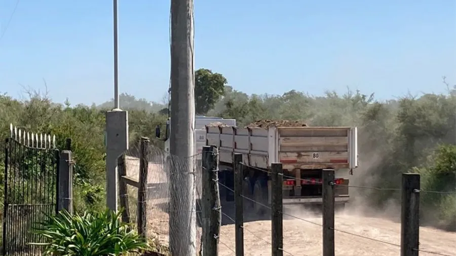 La comunidad educativa de una escuela de Costa Grande (Diamante) denunció el funcionamiento irregular de una cantera de brosa. La comunidad educativa de una escuela de Costa Grande (Diamante) denunció el funcionamiento irregular de una cantera de brosa.