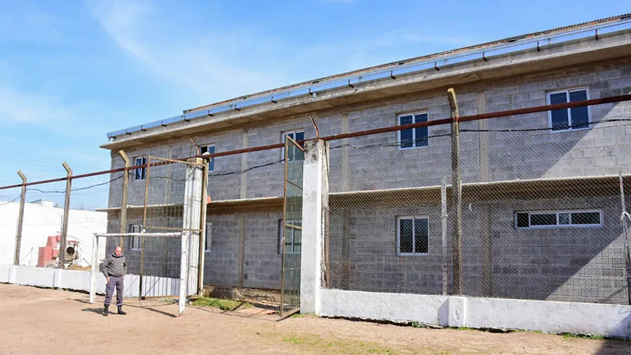 La nueva infraestructura dispondrá de 72 plazas, permitiendo mejorar las condiciones de habitabilidad de la Unidad Penal de Concordia, que actualmente aloja a 328 internos, entre condenados y quienes cumplen prisión preventiva. La nueva infraestructura dispondrá de 72 plazas, permitiendo mejorar las condiciones de habitabilidad de la Unidad Penal de Concordia, que actualmente aloja a 328 internos, entre condenados y quienes cumplen prisión preventiva.